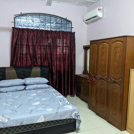 Aryani Homestay Kampong Kelemak Luaran gambar