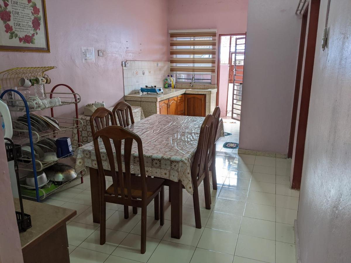 Aryani Homestay Kampong Kelemak Bilik gambar