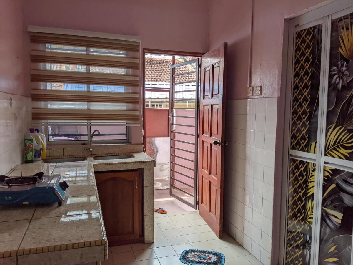 Aryani Homestay Kampong Kelemak Bilik gambar