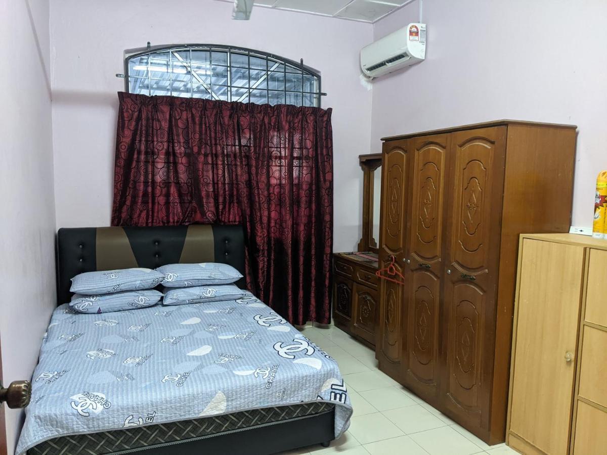 Aryani Homestay Kampong Kelemak Luaran gambar